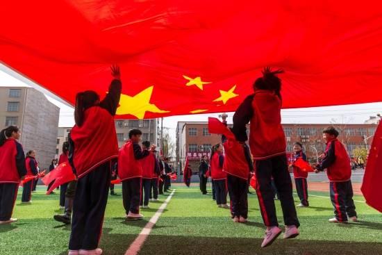 先让一部分人富起来,先富起来的是哪些人?他们为何能够富起来?